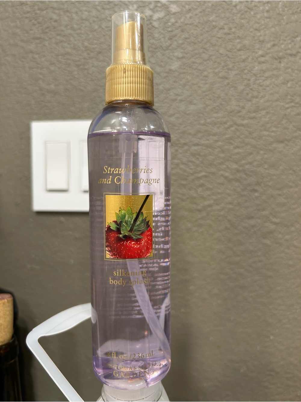Victoria's Secret Garden Strawberries & Champagne Body Splash Mist 8‎ oz Vintage